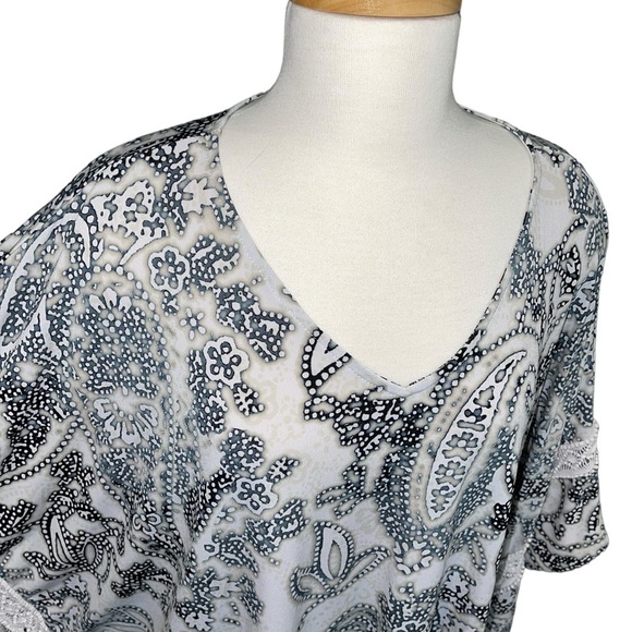 Susan Graver Women's Top Size 2X White/Black/Gray Pullover Caftan Style V-Neck - Picture 3 of 10